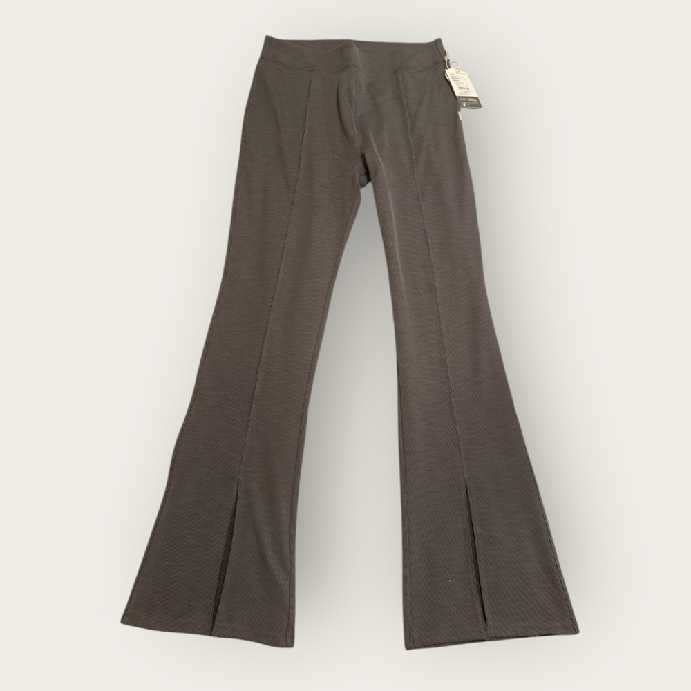 NWT Vuori lux rib split bootcut leggings 
Gray 
Size XL